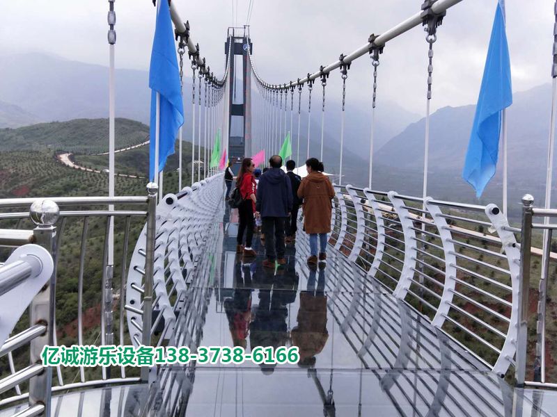 甘肃秋千，玻璃吊桥，滑索、高空自行车、步步惊心